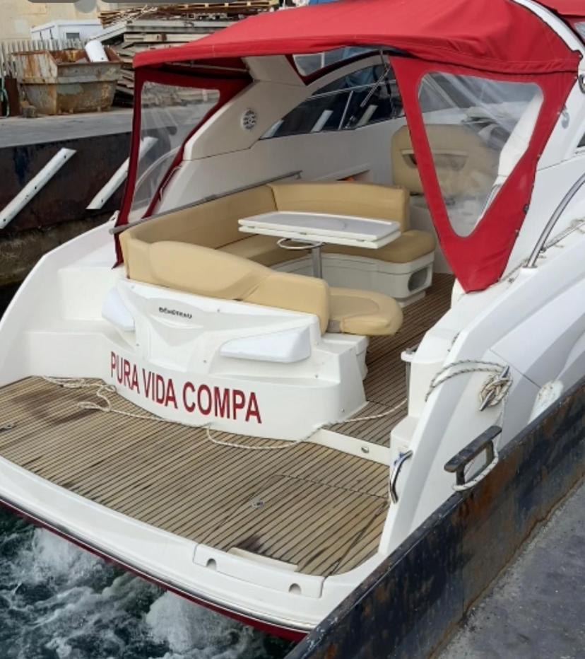 Adisfrutar Del Pura Vida Un Barco Increible Hotel en barco Barcelona